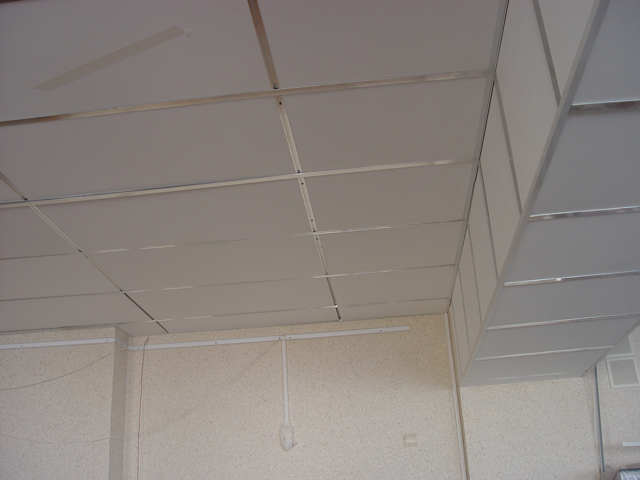 Применение панелей на потолок